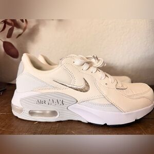 Nike WOMEN'S NIKE AIR MAX EXCEE SNEAKERS size 8 NEW DX0113-002
NNT